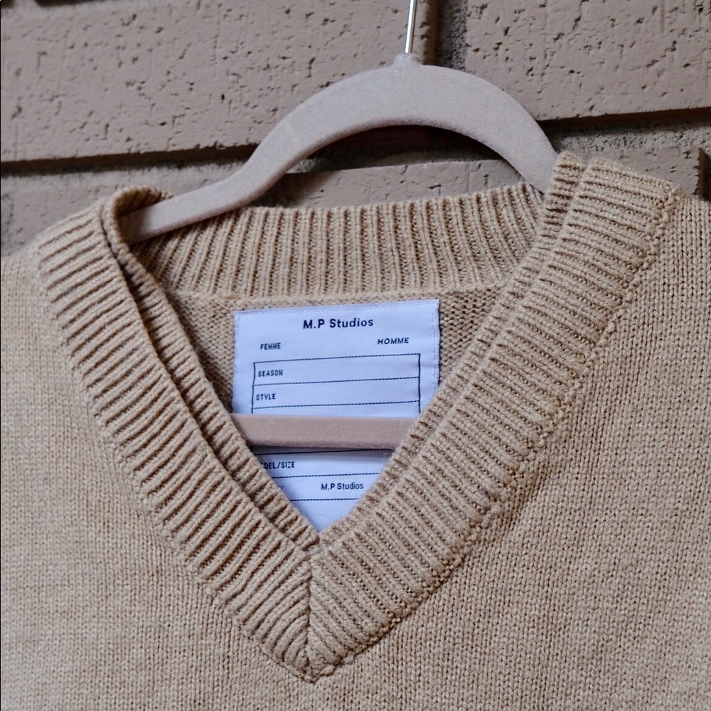 Sleeveless oversized sweater